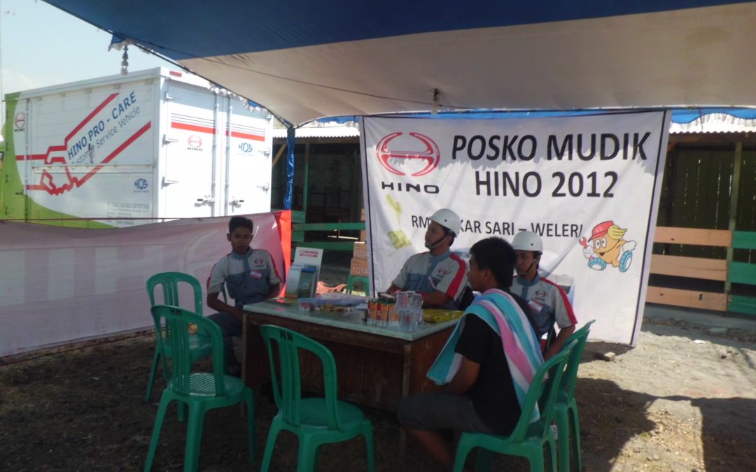 Posko Peduli Mudik Hino Cemaco 2012
