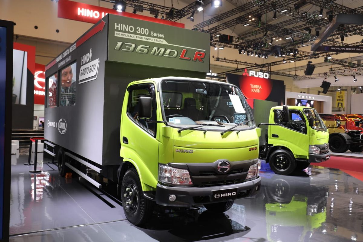 hino-300-mdlr-depan hino-300-mdlr-depan